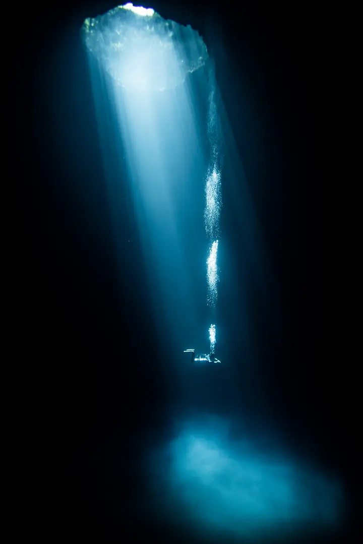 A deep (30m/100ft) dive in Maravilla